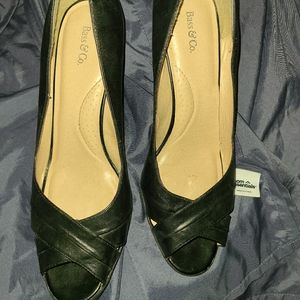 Peep toe pump light wear.  I am happy to polish.